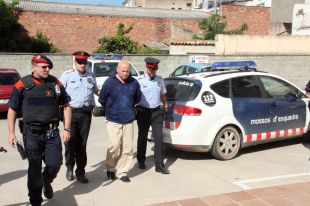 21 anys de presó per a l'expolicia que va matar la cunyada i va apunyalar la dona
