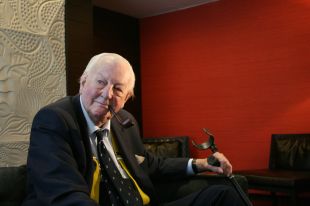 Mor l'escriptor britànic Tom Sharpe als 85 anys