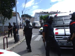 Dispositiu policial contra el frau elèctric al barri de Vila-roja de Girona