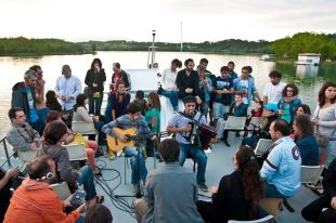 La 'Tirona' porta més de 22.000 turistes per l'estany de Banyoles en gairebé un any