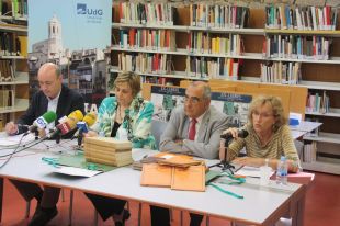 Joaquim Nadal dóna a la UdG més de 1.200 llibres d'història 