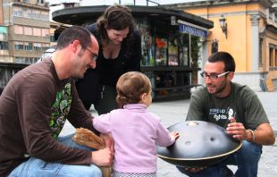 Actuacions musicals, poesia, dansa i exposicions de pintura i fotografia omplen Girona 