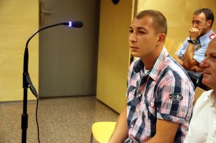 'No el vaig tirar pel balcó, va ser ell que va intentar baixar'