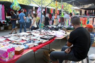 Els marxants proposen traslladar el mercat de Girona a la llosa del Parc Central