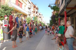 Mig miler de persones assagen a Arbúcies la cadena humana de l'11-S
