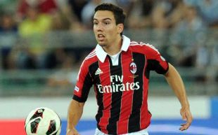 El Girona fitxa el jugador de l'AC Milan, Adrià Carmona