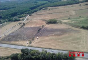 Cremat un camp de rostolls prop de l'N-II a Vilademuls