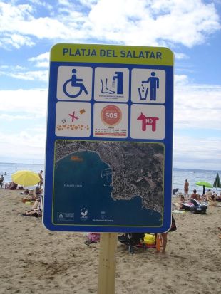 Mor ofegada una dona de 71 anys en una platja de Roses