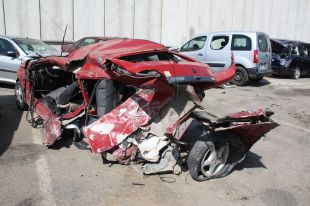 Dos ferits crítics en un xoc frontal entre dos turismes a Maià de Montcal