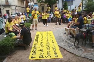Un centenar de persones inicien la primera marxa en defensa de l'escola pública