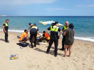 Rescaten un banyista que s'estava ofegant a la platja de s'Abanell de Blanes