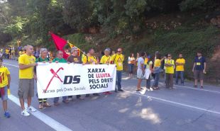 Unes 500 persones encerclen l'hospital Josep Trueta de Girona