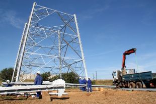 Comença la instal·lació de les 75 torres de la MAT