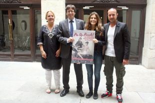 Una dissenyadora gironina de 16 anys prepara la seva primera desfilada