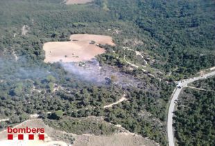 Un incendi afecta una zona forestal a Santa Cristina d'Aro