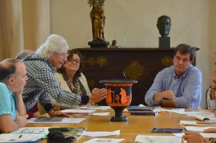 Un crater grec presidirà el nou giratori d'accés a Empúries