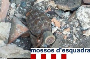 Troben una granada de mà de la Guerra Civil al terrat d'un habitatge d'Olot