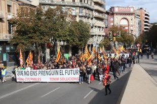 500 persones es manifesten a Girona contra la reforma de les pensions i les retallades