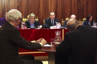 PP, ICV i la CUP reclamen la dimissió de Manel Toro per la seva imputació en el cas Manga