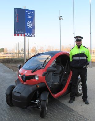 La Policia de Salt estrena vehicle elèctric per Nadal