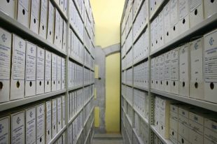 Castelló d'Empúries cedeix en custòdia documentació de l'Arxiu municipal per saturació