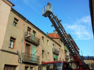 Una família del bloc incendiat a Ripoll segueix sense poder tornar a casa
