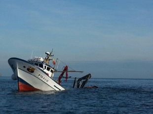 La taca de combustible del pesquer enfonsat a les Illes Formigues no arribarà a la costa