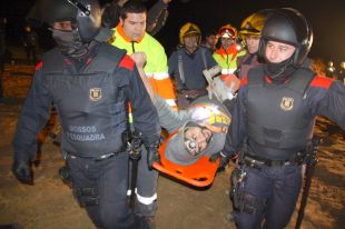 Alliberen l'activista que s'havia enterrat durant 11 hores sota terra