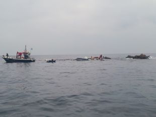 Esperen reflotar avui el pesquer sinistrat a les Illes Formigues