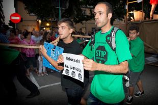 Detenen un membre de la PAH Girona per expulsar-lo del país