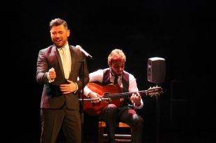 Miguel Poveda encisa Girona amb 'Íntimo'