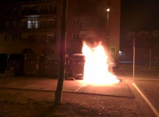 Cremen a Girona vuit contenidors d'escombraries en menys de cinc hores