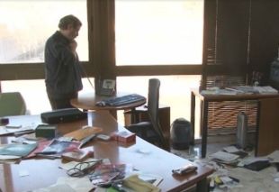 Entren a robar a una empresa d'Olot i truquen sense voler a un empleat 