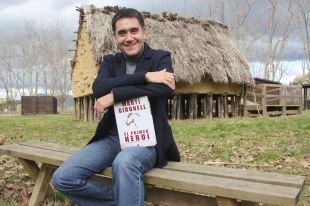Martí Gironell narra una aventura prehistòrica en la seva última novel·la