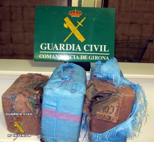 La Guàrdia Civil comissa prop de 120 quilos d'haixix a la Jonquera