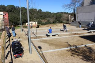 S’inauguren quatre pistes de petanca al barri de Mas Ramada de Girona