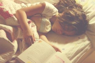 Un estudi relaciona l'obesitat infantil amb dormir menys de 10 hores