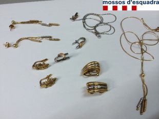 Detinguts quatre joves per 21 robatoris a domicilis