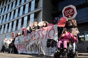 La PAH diu que la Sareb vol que el cas del bloc de Salt arribi a judici
