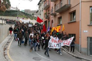 Uns 500 estudiants a Girona es mobilitzen contra les polítiques educatives