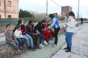 77 infants participen en un berenar solidari de Càritas