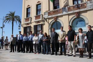 Minut de silenci a Lloret de Mar per condemnar el crim dels dos infants en un hotel del municipi 
