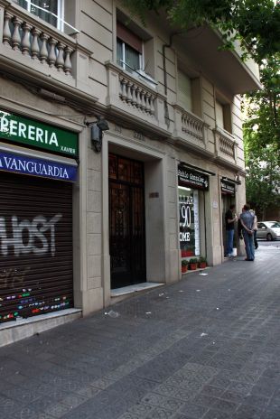Els Mossos d'Esquadra traslladen la parricida de Lloret de Mar a Barcelona per fer l'escorcoll del domicili 