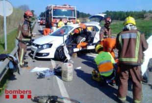 Un ferit greu en un xoc entre dos vehicles a Corçà