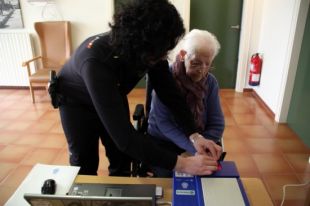 Renovar el DNI a malalts o discapacitats des de casa