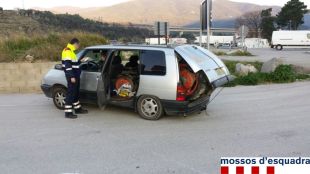 Denunciat un conductor amb un tractor dins el vehicle