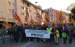 Més d'un miler de persones donen suport als treballadors de l'empresa Nylstar