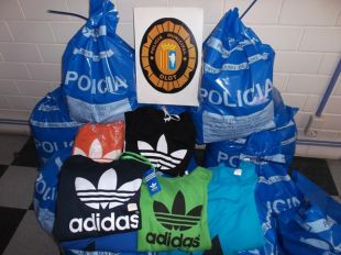La Policia Municipal d'Olot intervé roba falsa per valor de 3.000 euros