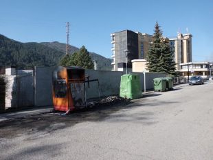 Cremen fins a cinc contenidors de matinada a Ripoll
