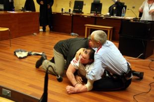El condemnat que va agredir un fiscal accepta 2 anys i mig de presó